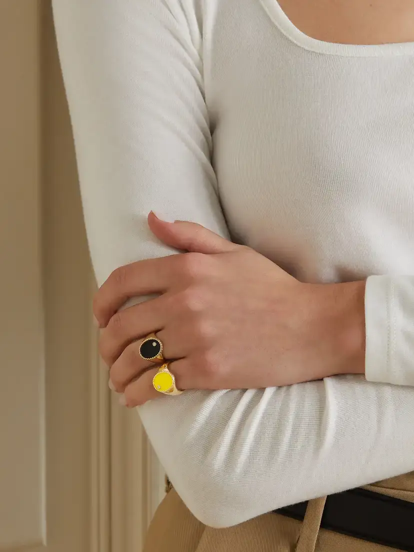 Yvonne Léon 9-karat Gold, Enamel And Diamond Signet Ring | Thumbnail 2 Yvonne Léon 9-karat Gold, Enamel And Diamond Signet Ring | Thumbnail 2