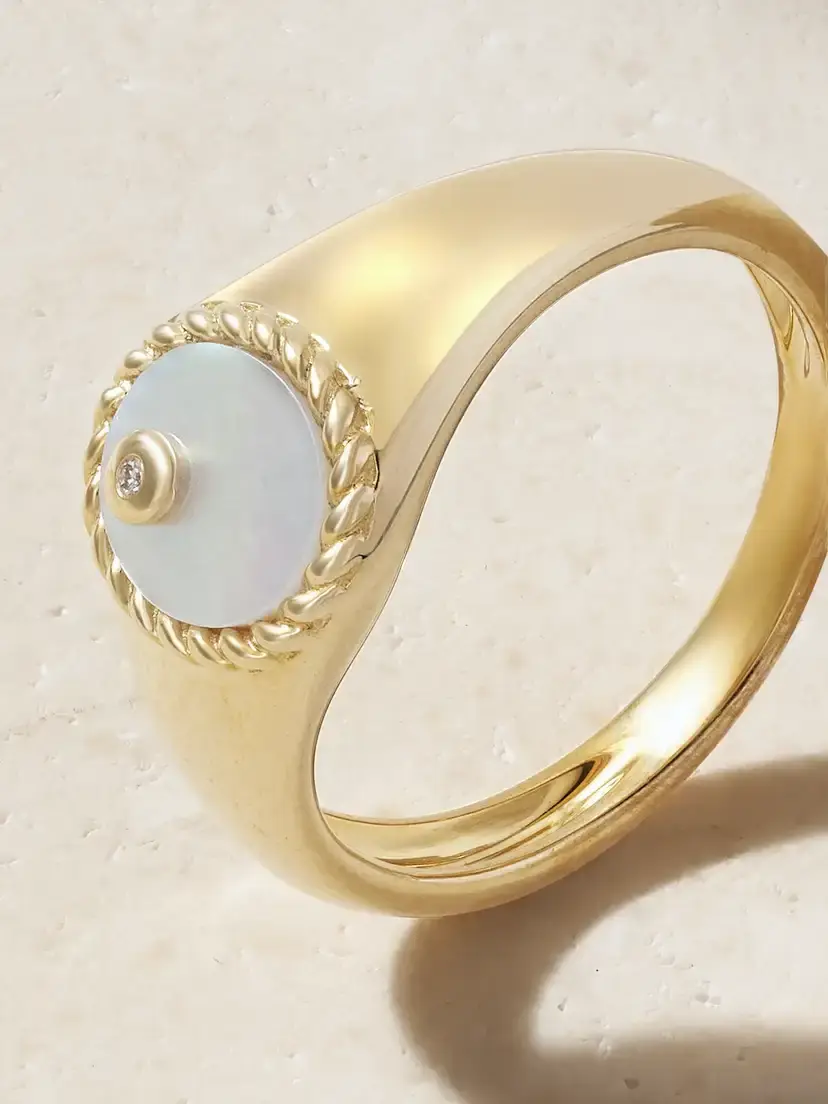 Yvonne Léon 9-karat Gold, Mother-of-pearl And Diamond Signet Ring | Thumbnail 4 Yvonne Léon 9-karat Gold, Mother-of-pearl And Diamond Signet Ring | Thumbnail 4
