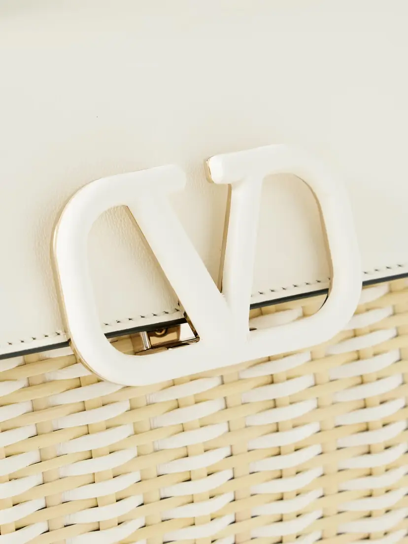 Valentino Garavani Vsling Small Raffia And Leather Shoulder Bag | Thumbnail 4 Valentino Garavani Vsling Small Raffia And Leather Shoulder Bag | Thumbnail 4