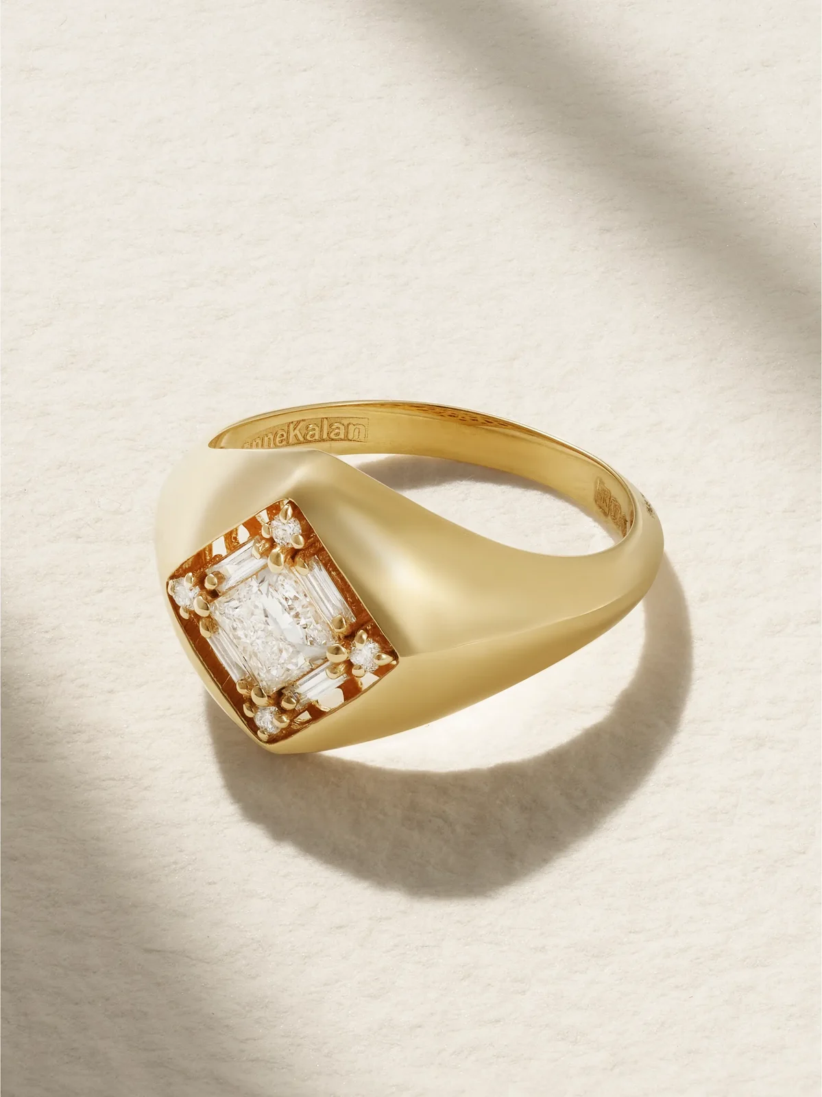18-karat Gold Diamond Pinky Ring 18-karat Gold Diamond Pinky Ring