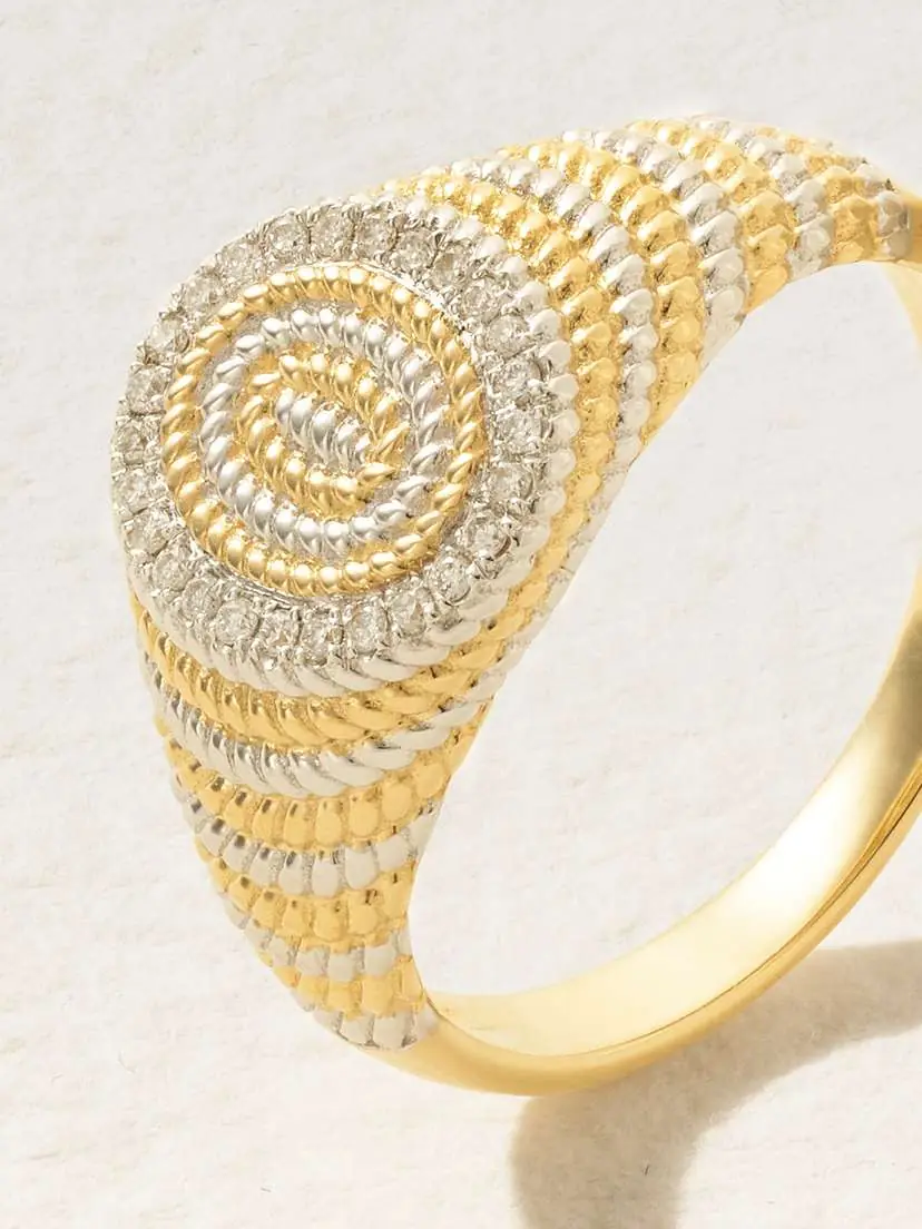 Yvonne Léon Mini Chevalière 9-karat Yellow And White Gold Diamond Signet Ring | Thumbnail 4 Yvonne Léon Mini Chevalière 9-karat Yellow And White Gold Diamond Signet Ring | Thumbnail 4