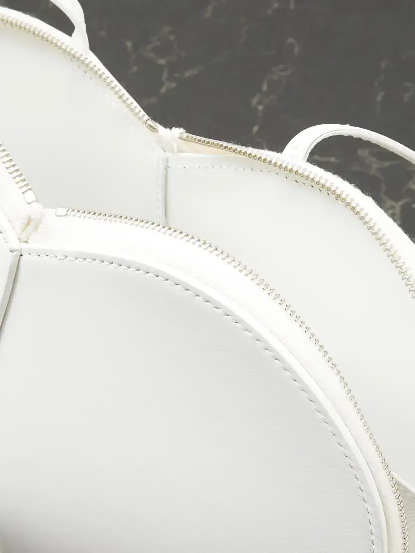 Alaïa Le Coeur Leather Shoulder Bag | Thumbnail 5 Alaïa Le Coeur Leather Shoulder Bag | Thumbnail 5