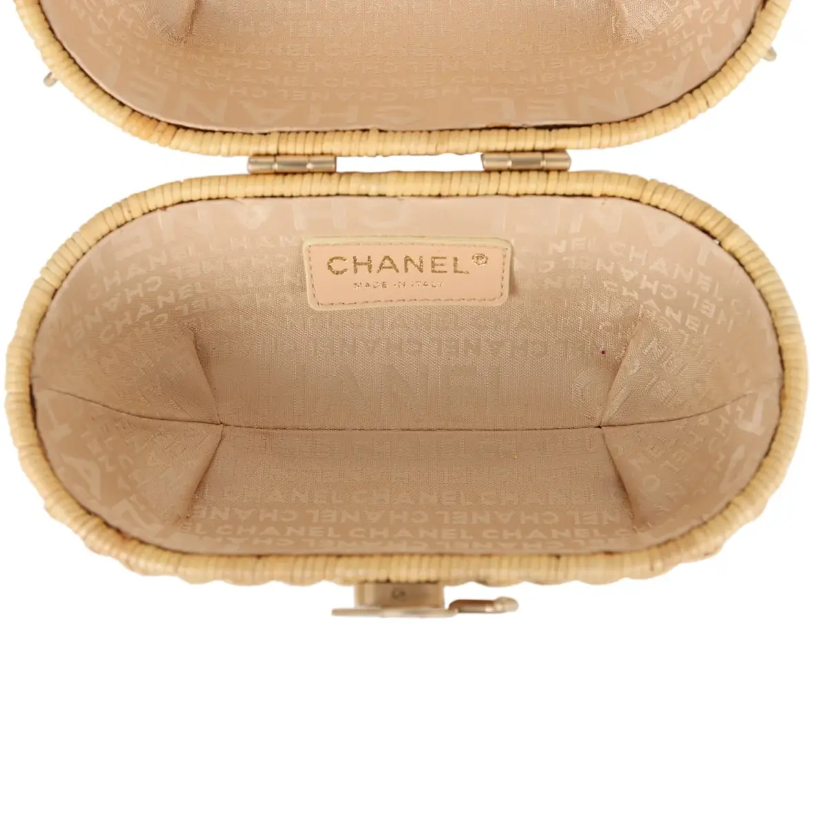 Chanel Vintage Chanel Small Heart Lock Basket Bag Natural Wicker Brushed Gold Hardware | Thumbnail 11 Chanel Vintage Chanel Small Heart Lock Basket Bag Natural Wicker Brushed Gold Hardware | Thumbnail 11