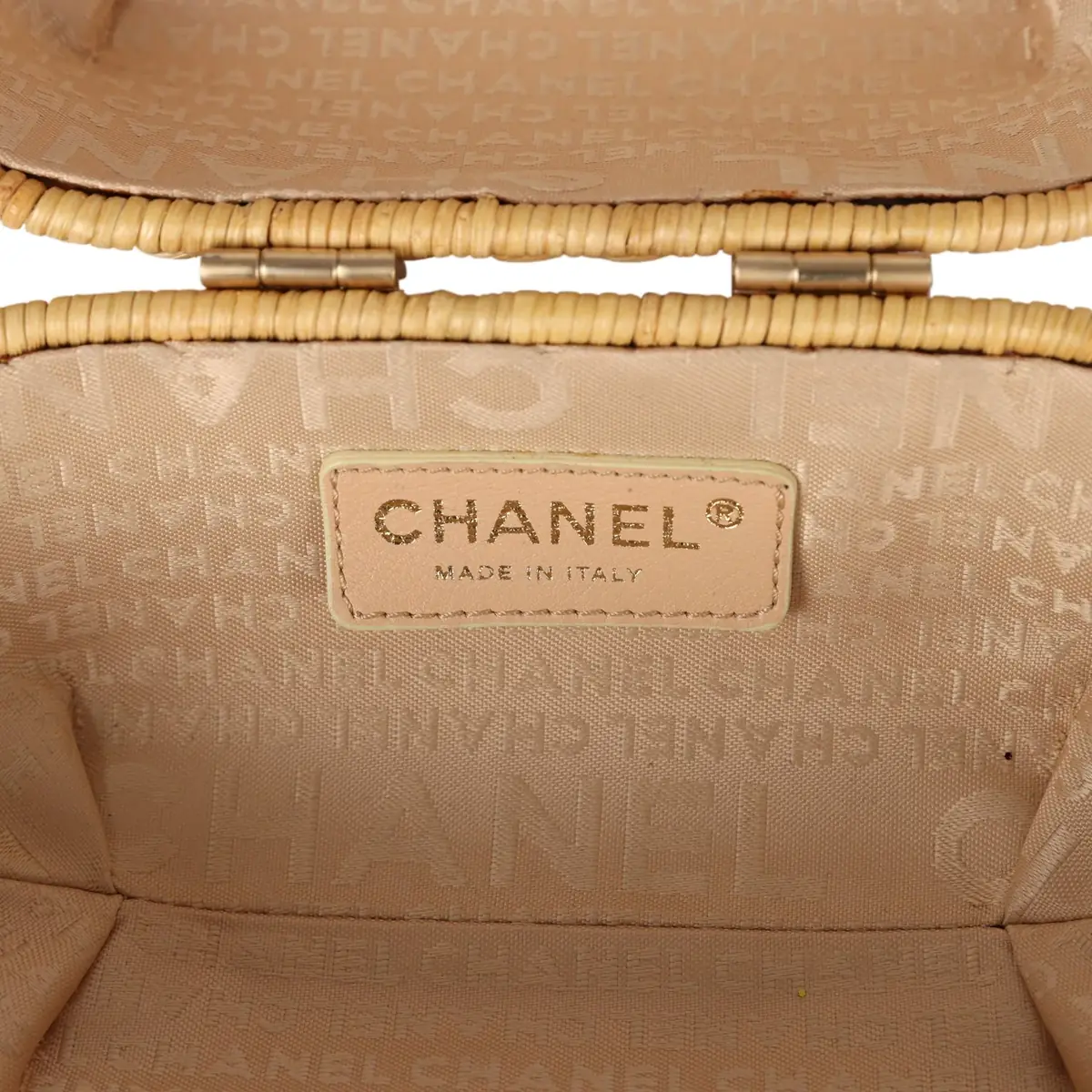 Chanel Vintage Chanel Small Heart Lock Basket Bag Natural Wicker Brushed Gold Hardware | Thumbnail 10 Chanel Vintage Chanel Small Heart Lock Basket Bag Natural Wicker Brushed Gold Hardware | Thumbnail 10