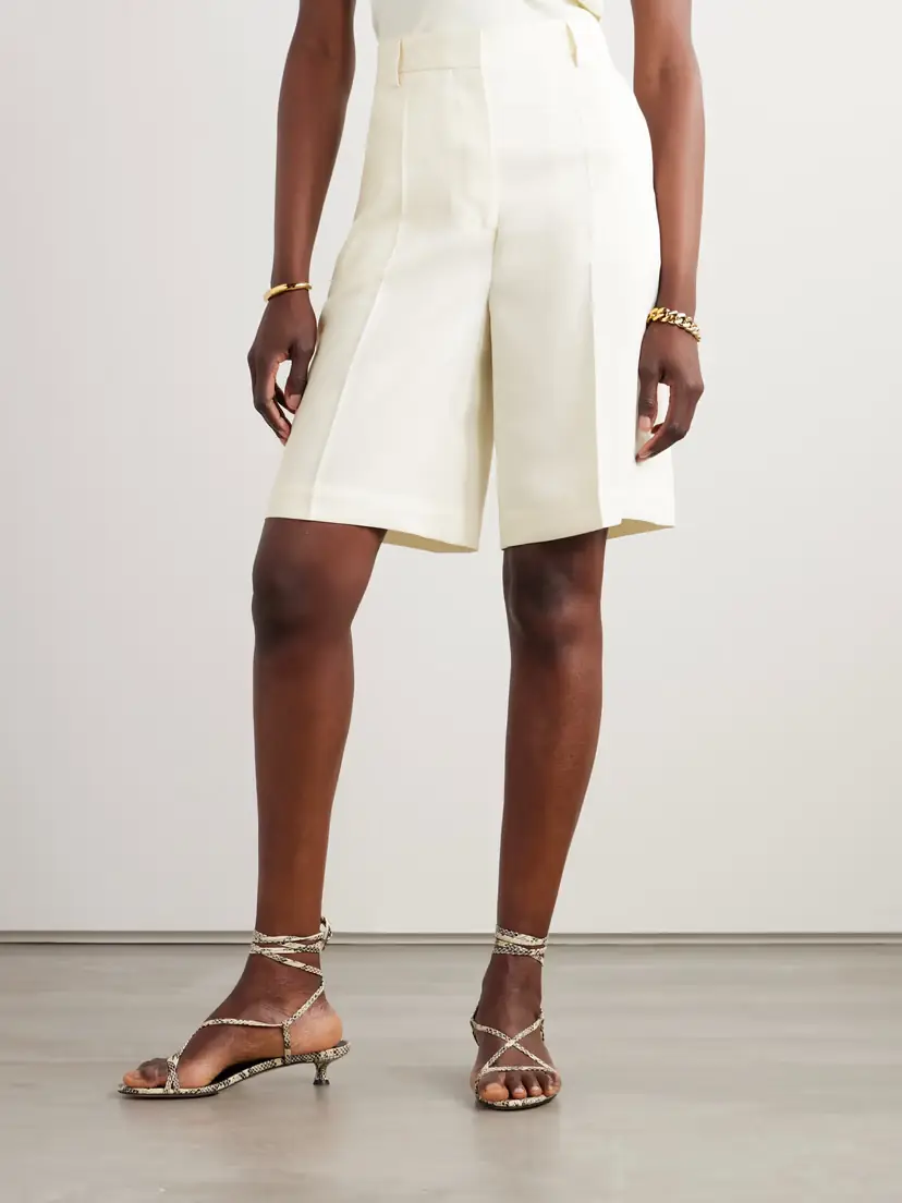 TOTEME Pleated Grain De Poudre Shorts | Thumbnail 3
