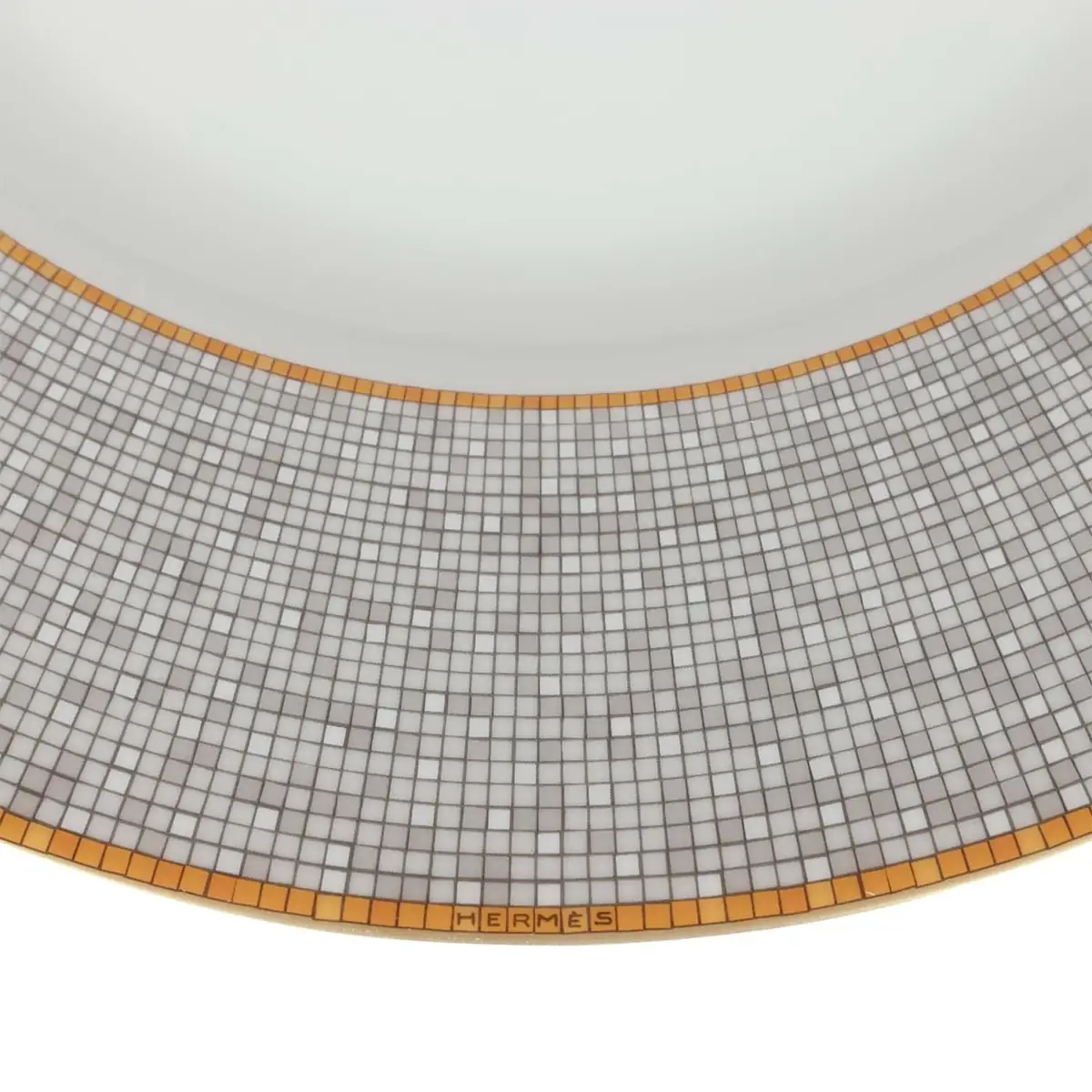 HERMÈS Hermes "Mosaique Au 24" Gold Porcelain Presentation Plate Set | Thumbnail 3 HERMÈS Hermes "Mosaique Au 24" Gold Porcelain Presentation Plate Set | Thumbnail 3