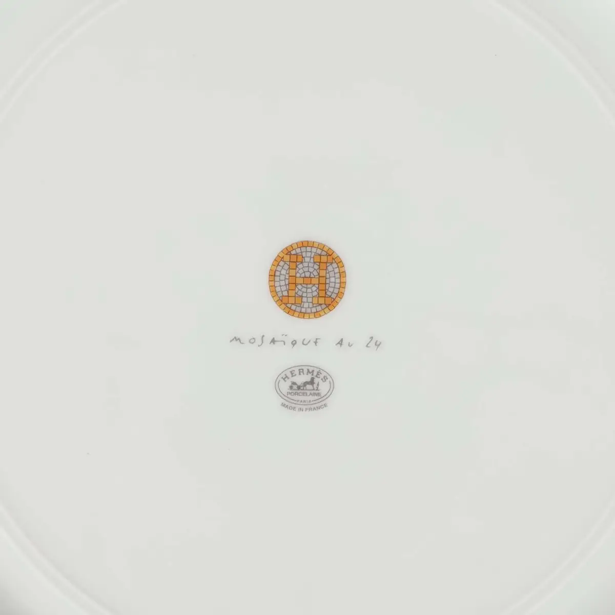 HERMÈS Hermes "Mosaique Au 24" Gold Porcelain Presentation Plate Set | Thumbnail 5 HERMÈS Hermes "Mosaique Au 24" Gold Porcelain Presentation Plate Set | Thumbnail 5