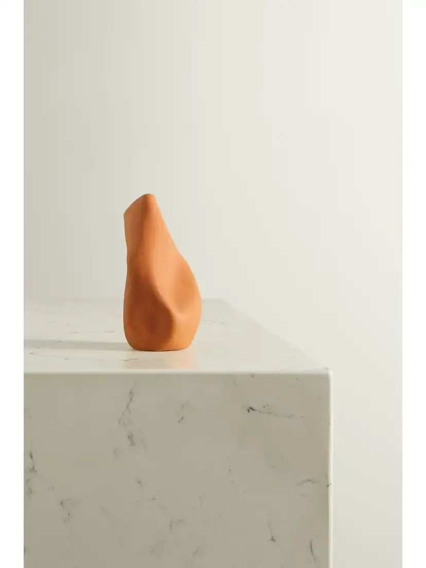Completedworks + Ekaterina Bazhenova Yamasaki Yesterday Is History Ceramic Vase | Thumbnail 3