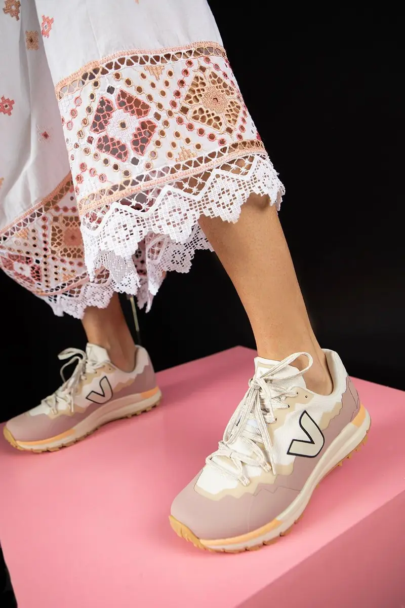 Veja Fitz Roy Sneaker | Thumbnail 2