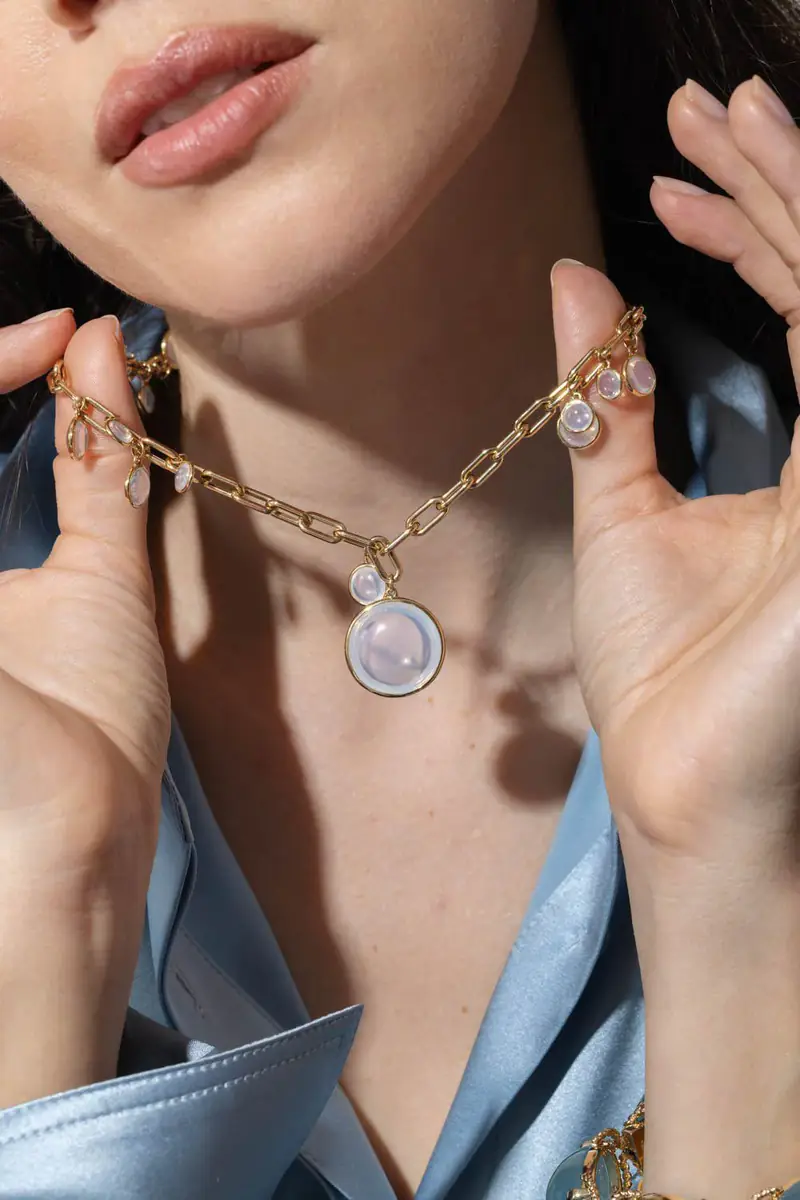 GOSHWARA Mischief Moon Quartz Disc Necklace | Thumbnail 2