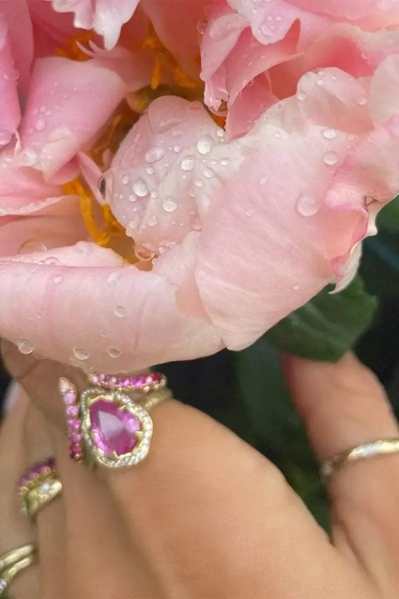 LOGAN HOLLOWELL Baby Queen Full Pavé Halo Water Drop Pink Sapphire Ring | Thumbnail 5