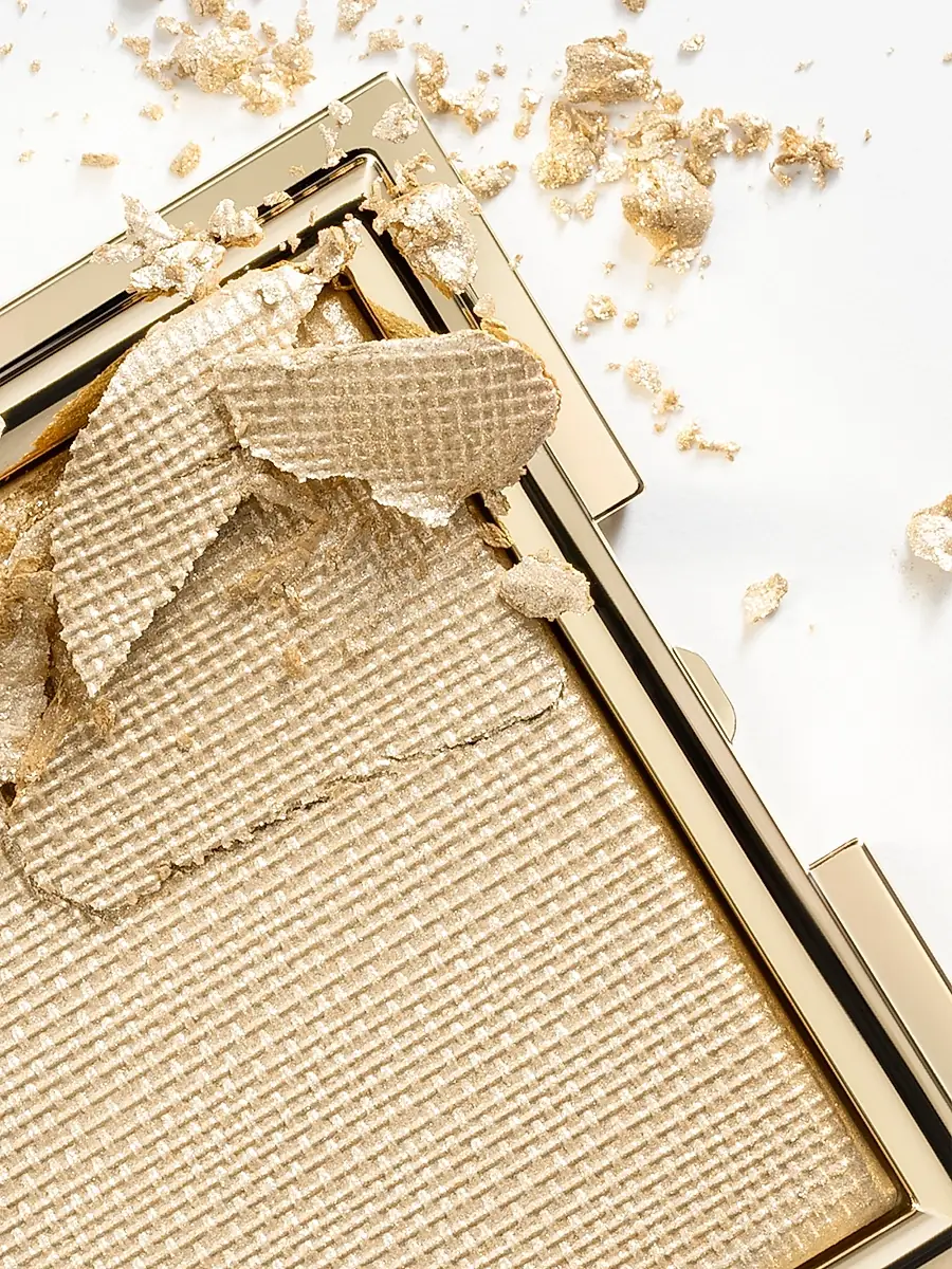 Chantecaille Women's Precious Gold Illuminating Powder | Thumbnail 4 Chantecaille Women's Precious Gold Illuminating Powder | Thumbnail 4