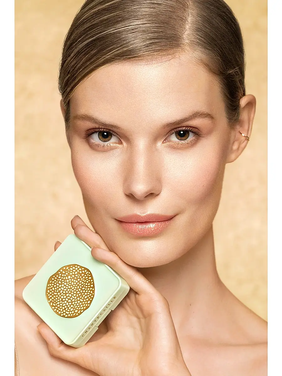 Chantecaille Women's Lotus Radiance Highlighter - Sheer | Thumbnail 5 Chantecaille Women's Lotus Radiance Highlighter - Sheer | Thumbnail 5