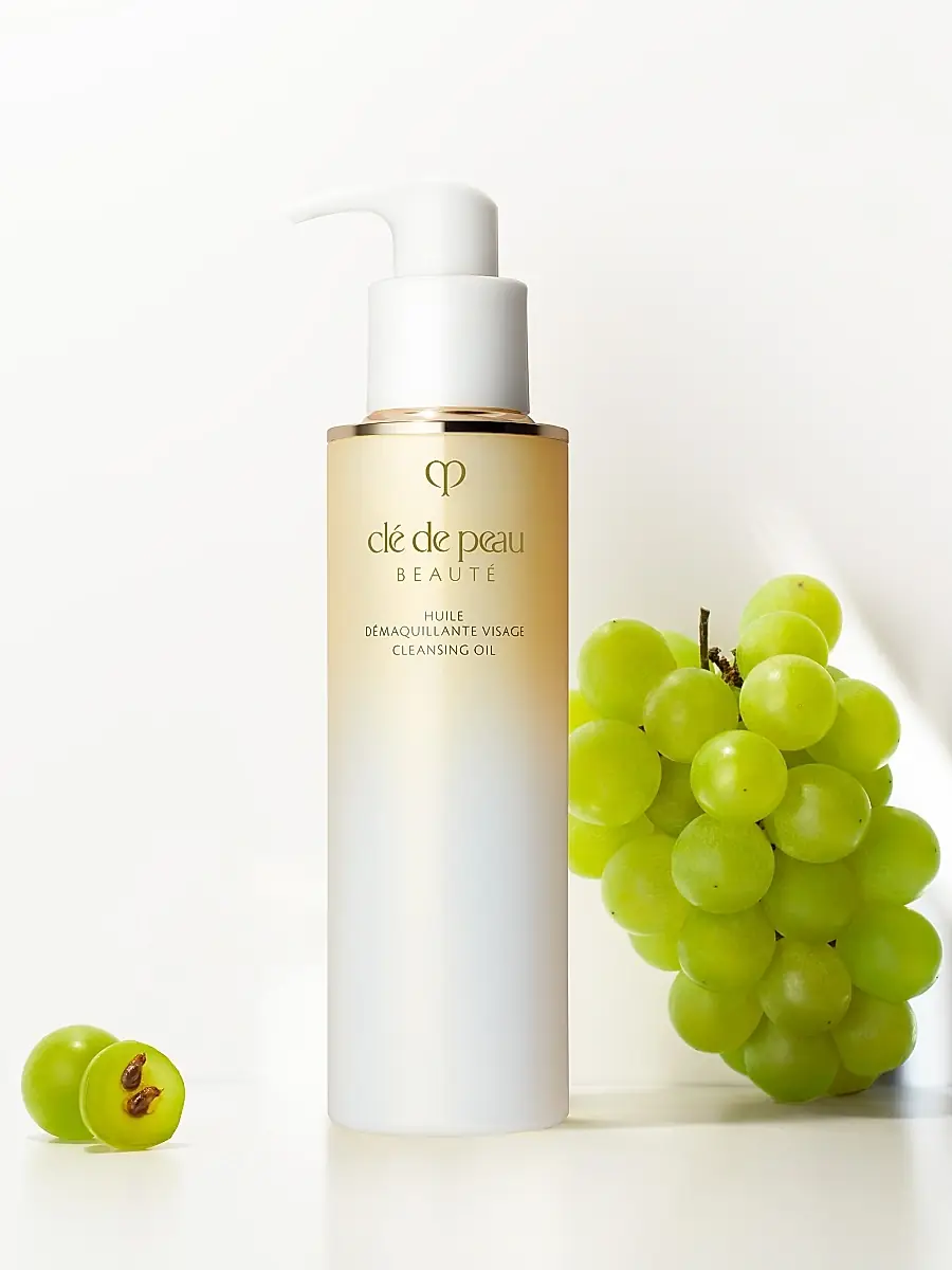 CLÉ DE PEAU BEAUTÉ Women's Facial Cleansing Oil | Thumbnail 4 CLÉ DE PEAU BEAUTÉ Women's Facial Cleansing Oil | Thumbnail 4