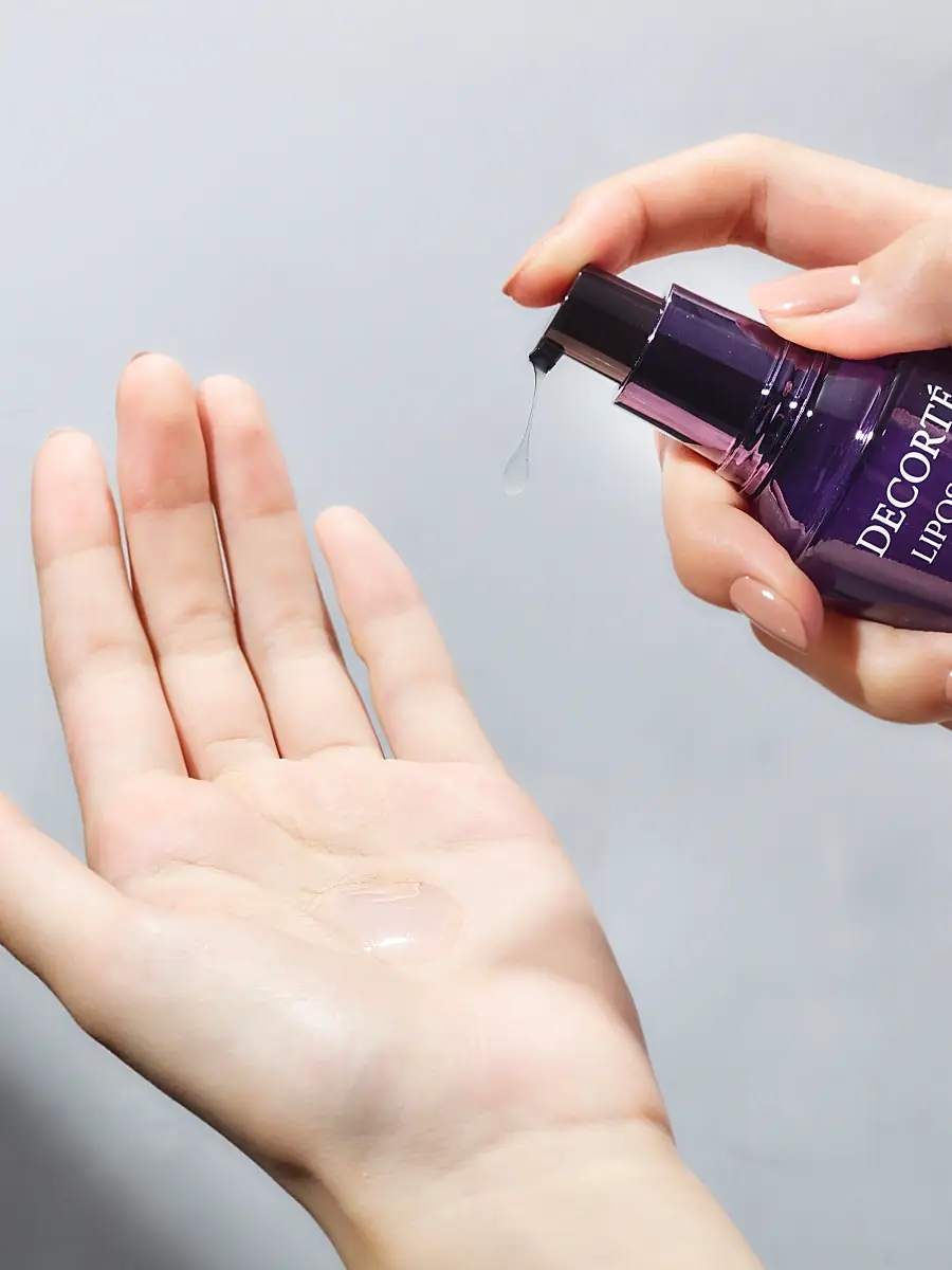 Decorté Women's Liposome Advanced Repair Serum | Thumbnail 3