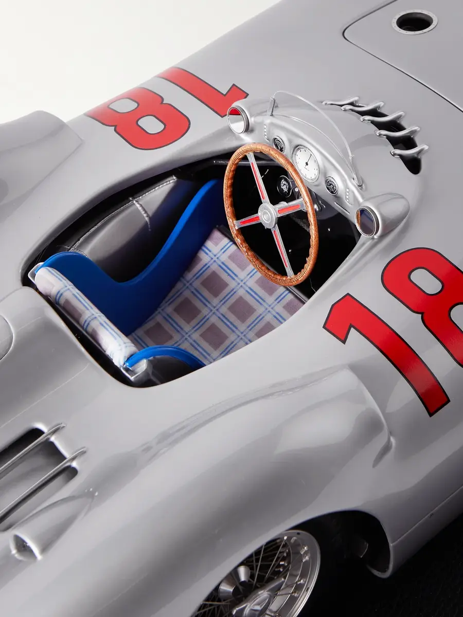 Amalgam Collection Mercedes-Benz W196 Streamliner (1954) 1:8 Model Car - Men | Thumbnail 2