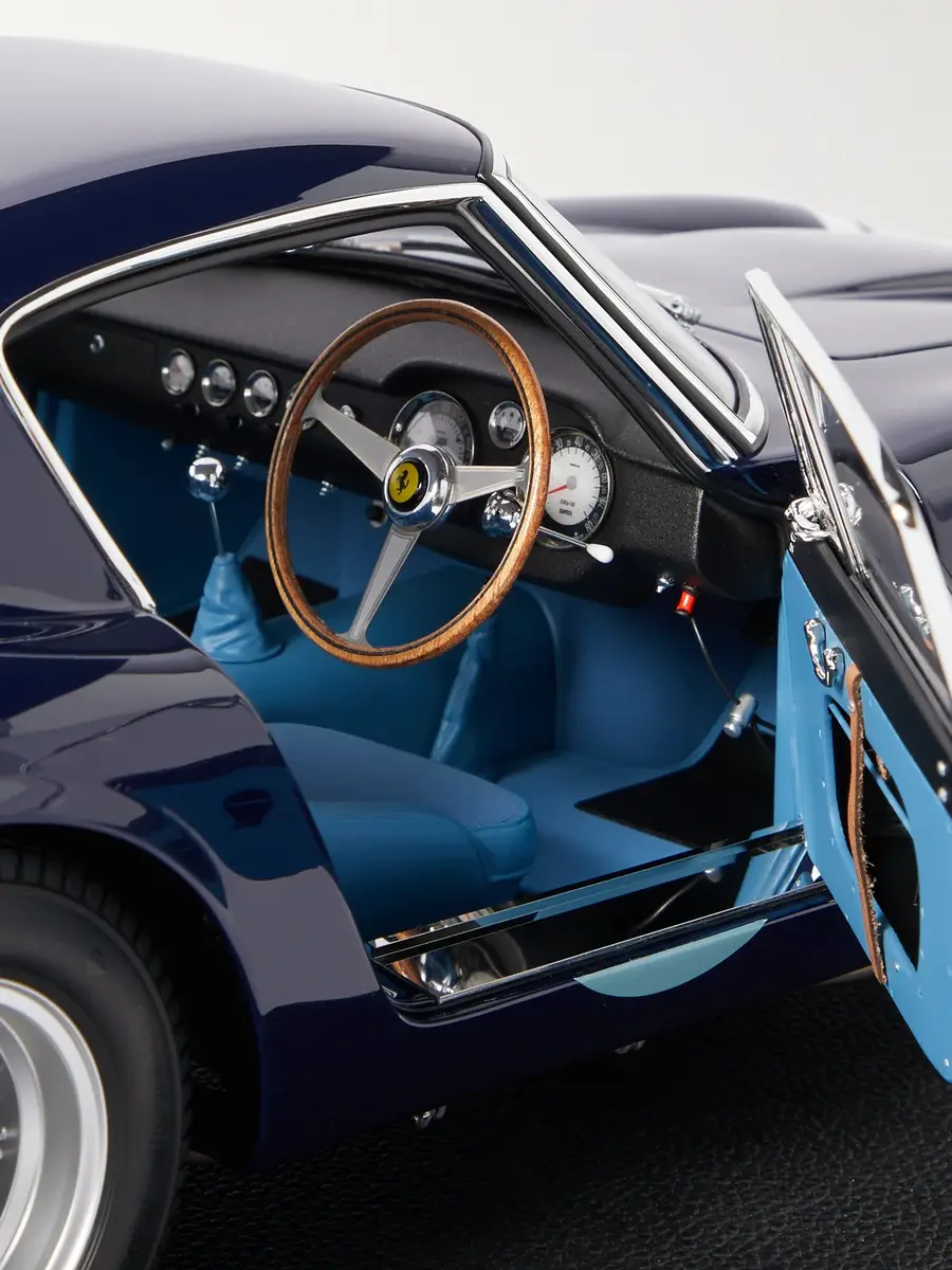 Amalgam Collection Ferrari 250 GT Berlinetta (1961) Limited Edition 1:8 Model Car - Men | Thumbnail 5