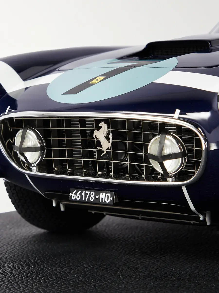 Amalgam Collection Ferrari 250 GT Berlinetta (1961) Limited Edition 1:8 Model Car - Men | Thumbnail 6