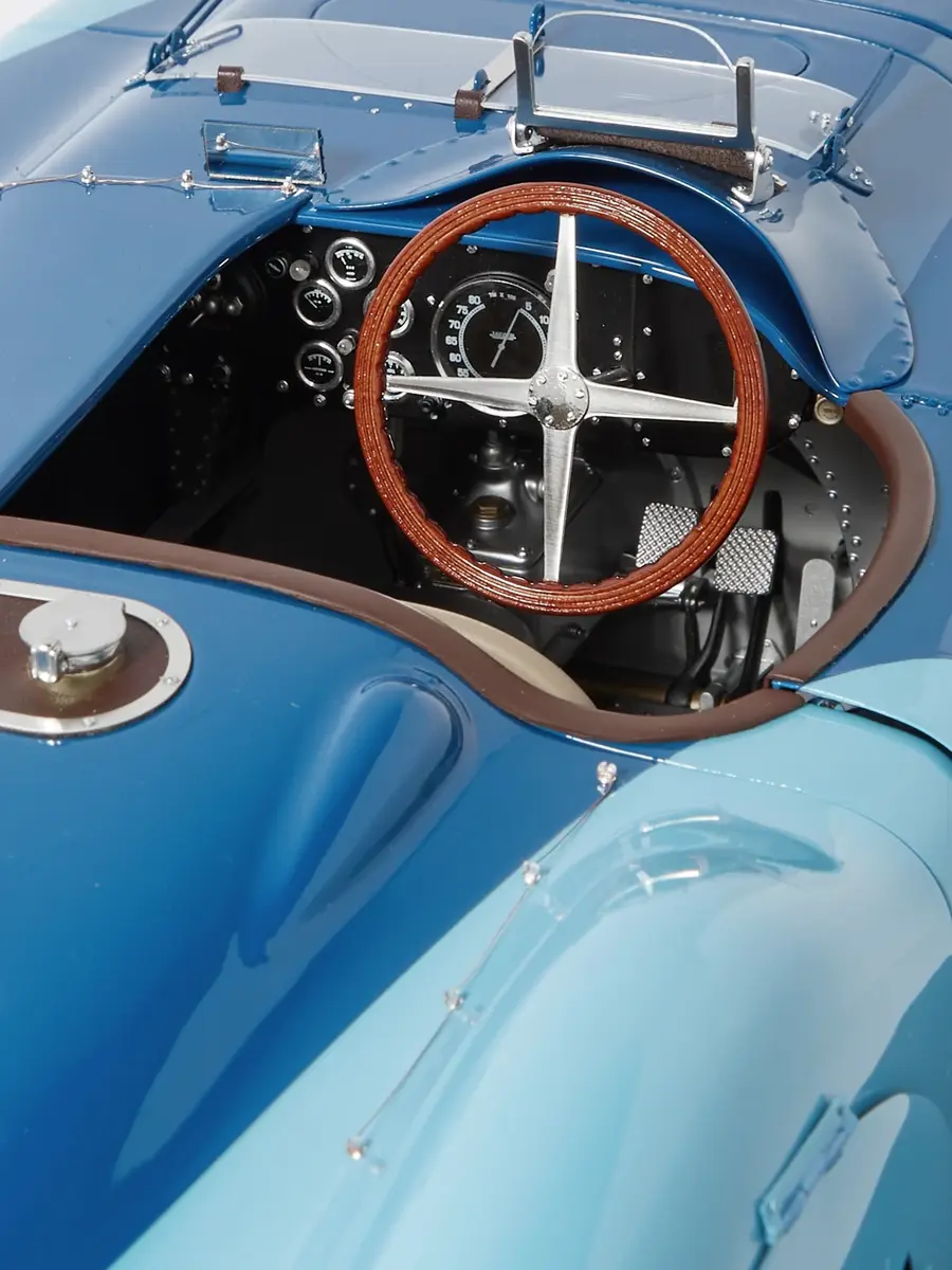 Amalgam Collection Bugatti Type 57G Tank 1.8 Model Car - Men | Thumbnail 5