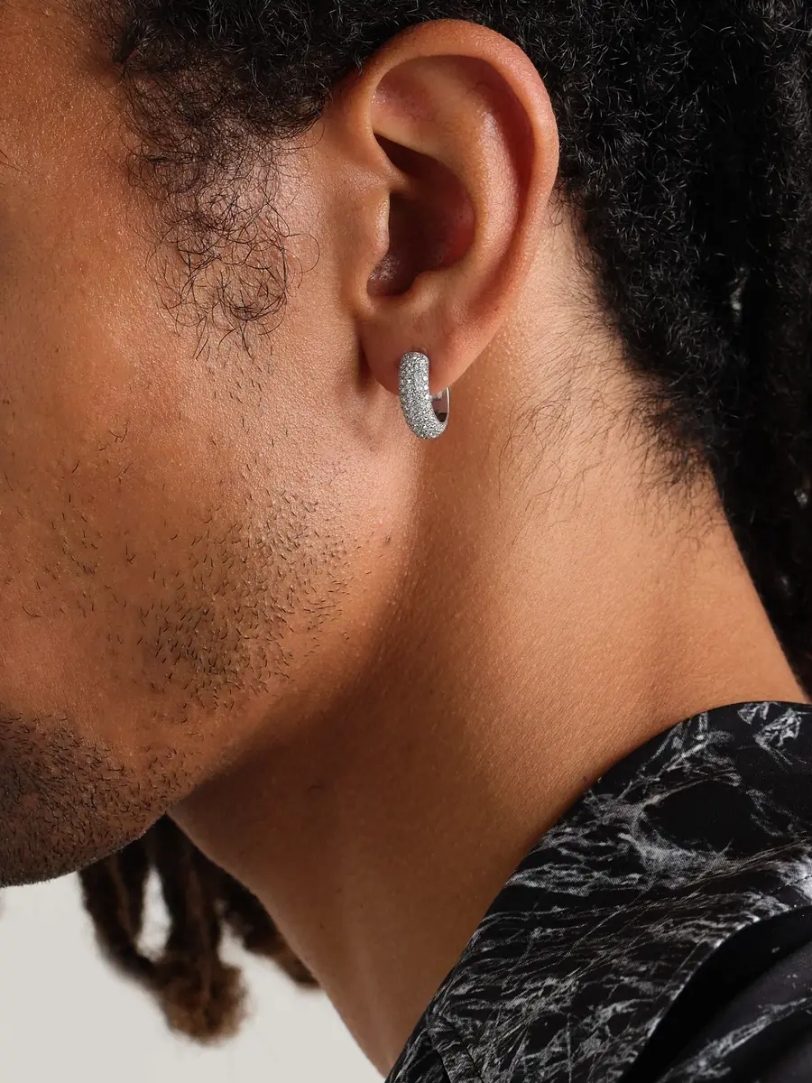 Alex Moss New York Huggie 14-Karat White Gold Diamond Single Hoop Earring - Men | Thumbnail 2 Alex Moss New York Huggie 14-Karat White Gold Diamond Single Hoop Earring - Men | Thumbnail 2