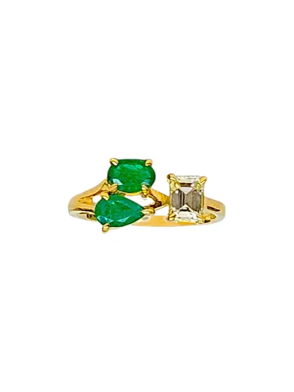 1.21ct Emerald Diamond 18K Gold Multi Shaped Ring 1.21ct Emerald Diamond 18K Gold Multi Shaped Ring