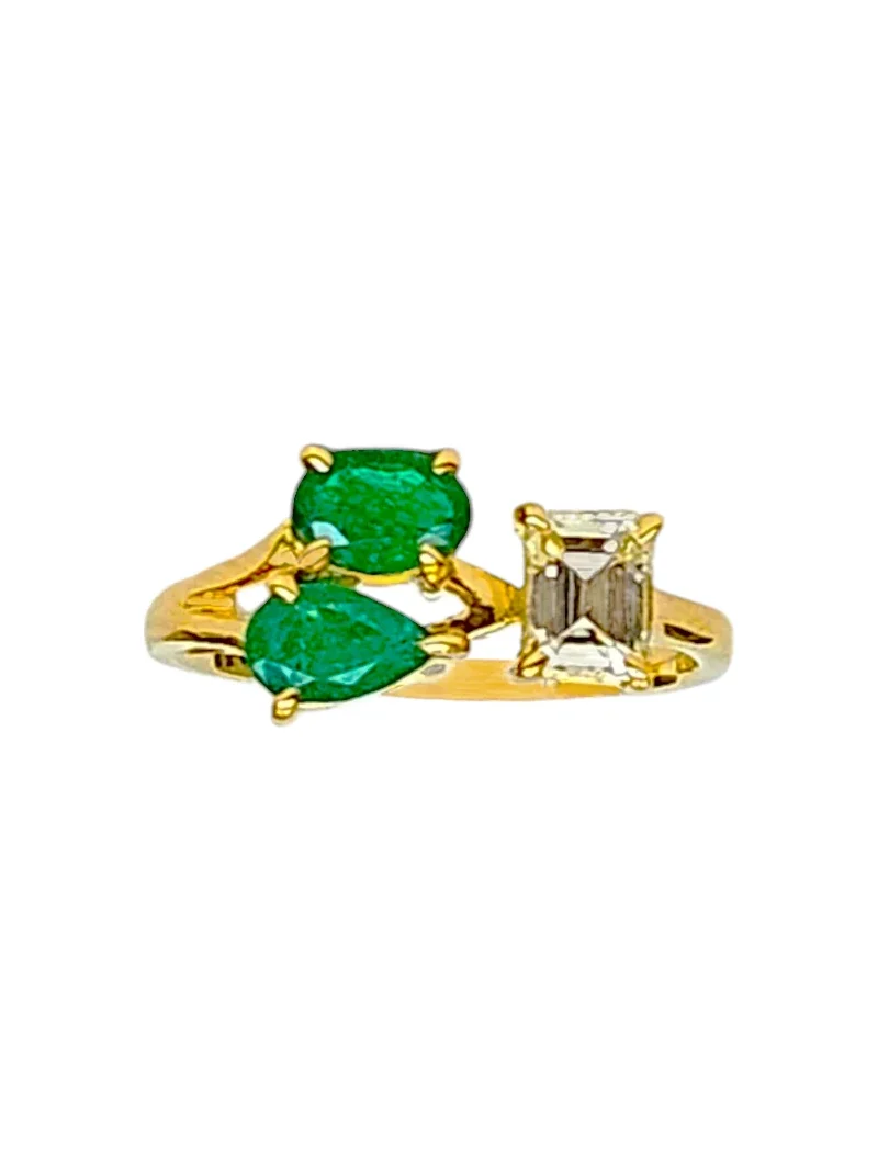 1.21ct Emerald Diamond 18K Gold Multi Shaped Ring