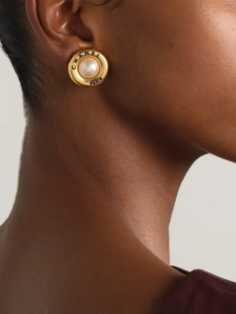 Vintage Chanel plated Faux Pearl Clip Earrings | Thumbnail 2