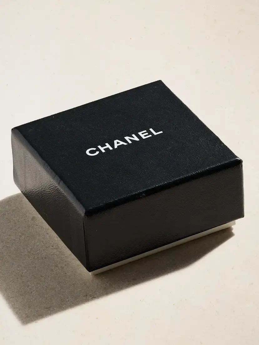 Vintage Chanel plated Faux Pearl Clip Earrings | Thumbnail 4