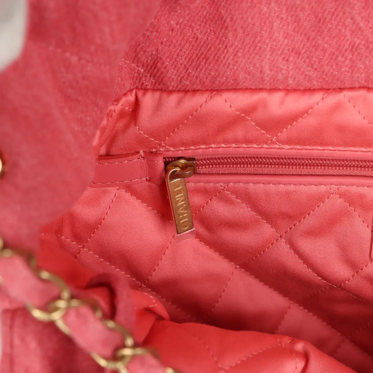 Chanel Chanel Small 22 Bag Light Red Washed Denim Gold Hardware | Thumbnail 11