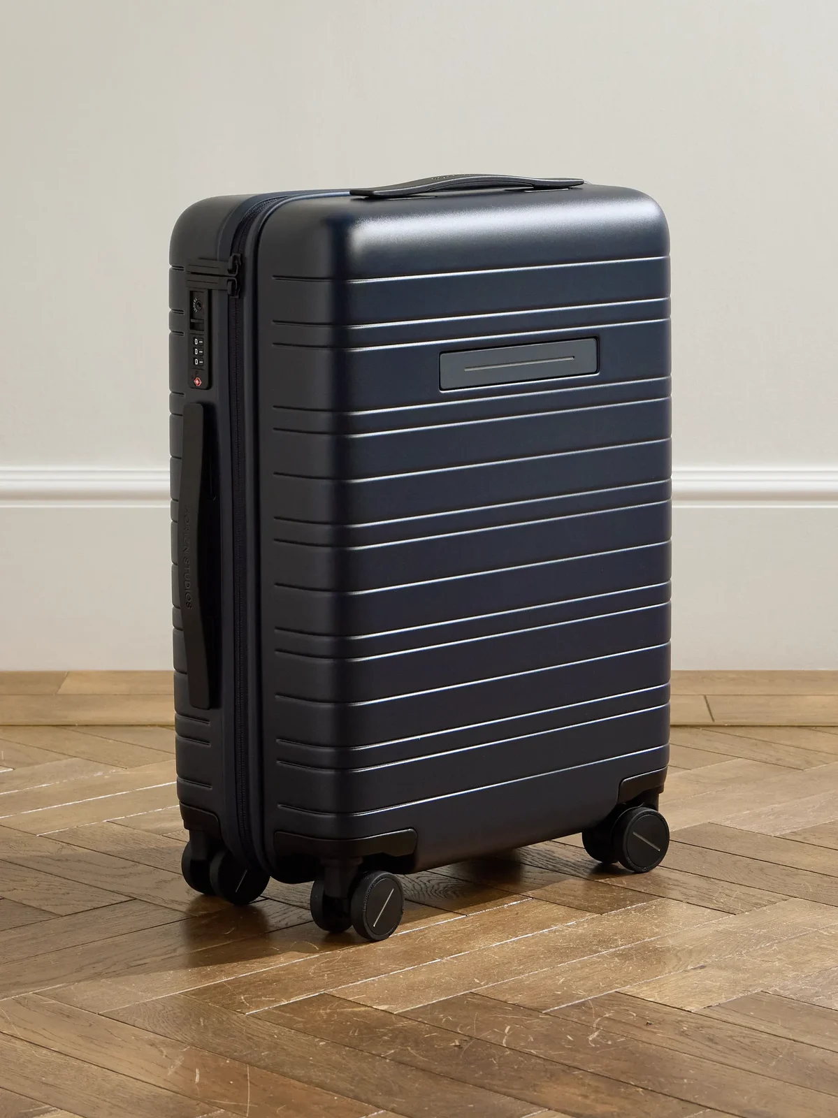 Horizn Studios H5 Essential ID 55cm Polycarbonate Suitcase - Men