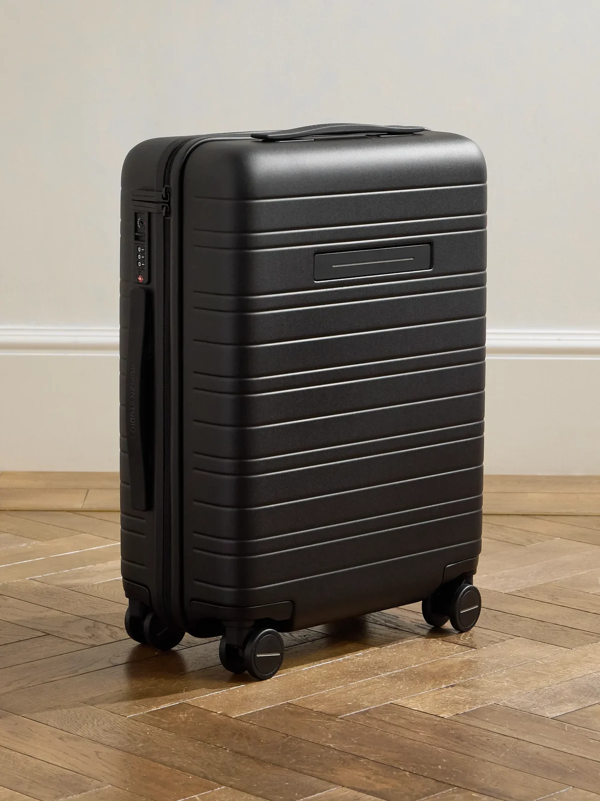 Horizn Studios H5 Essential ID 55cm Polycarbonate Suitcase - Men