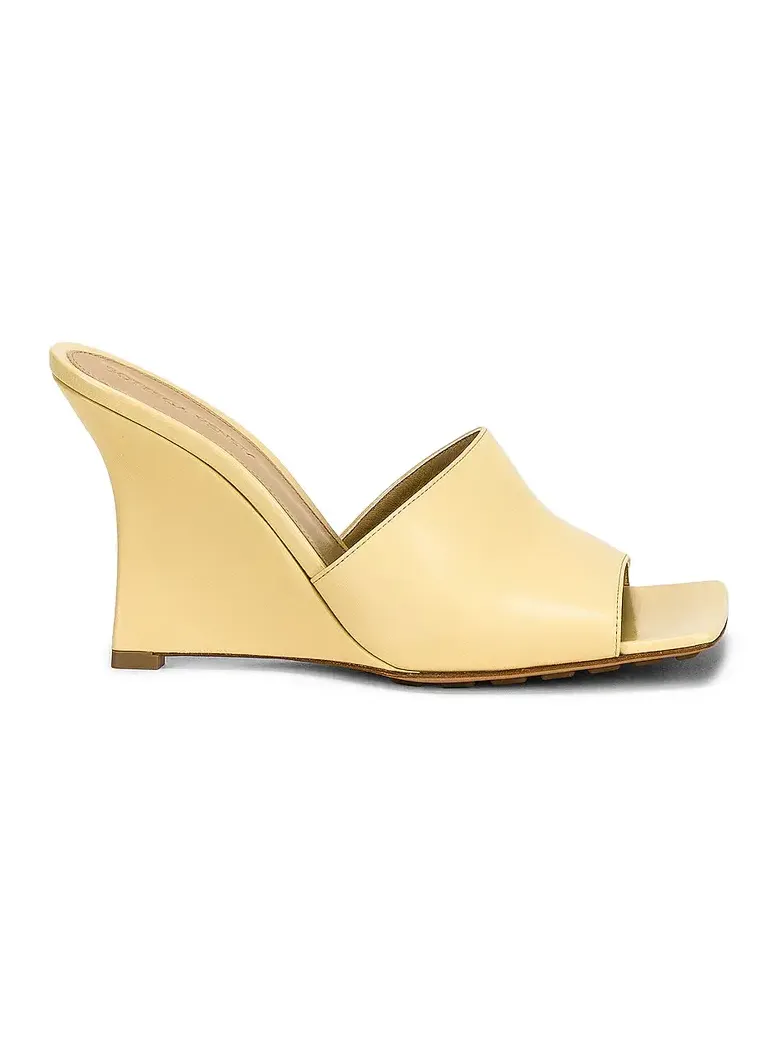 Stretch Mule Wedges