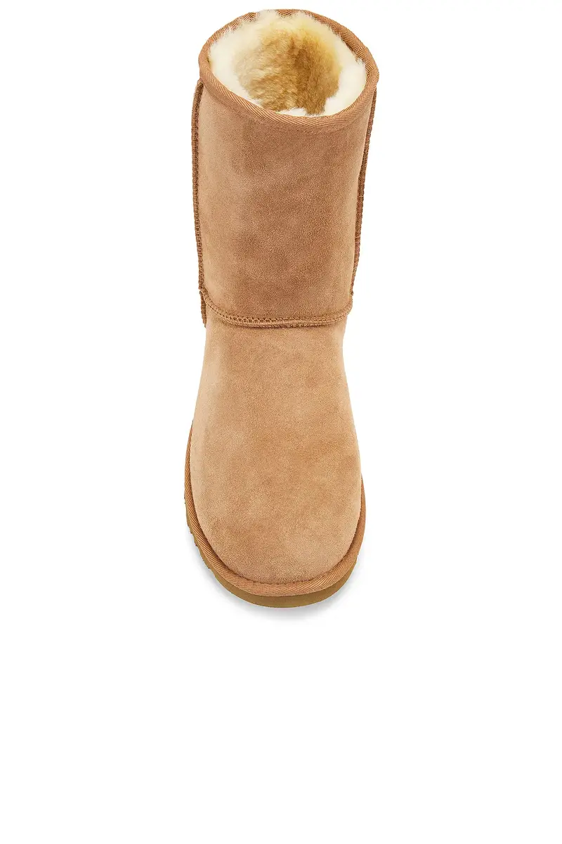 UGG Classic Short | Thumbnail 4 UGG Classic Short | Thumbnail 4
