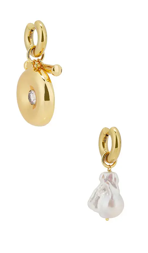 Timeless Pearly Drop Earrings