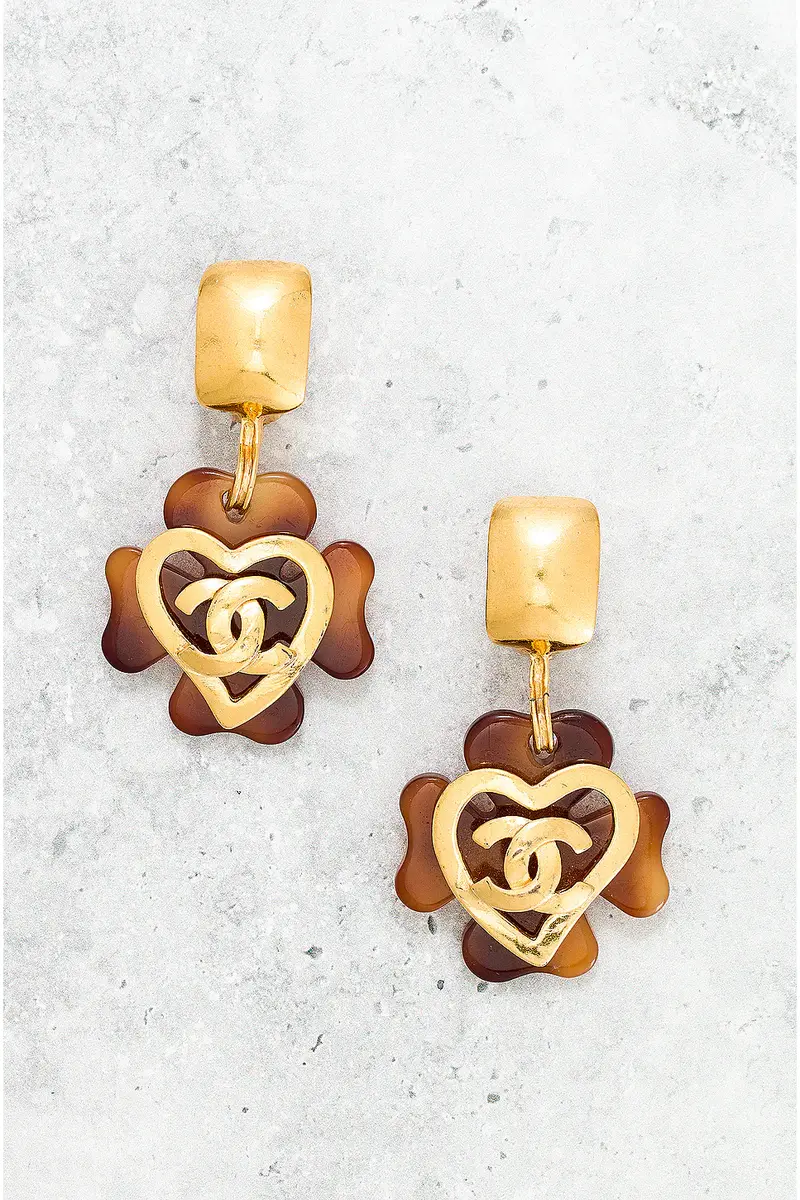 Chanel Chanel CC Tortoiseshell Clover Clip-On Earrings | Thumbnail 2 Chanel Chanel CC Tortoiseshell Clover Clip-On Earrings | Thumbnail 2