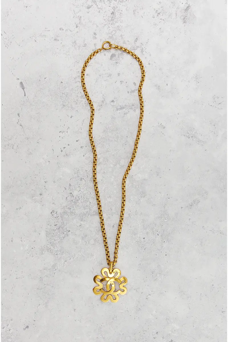 chanel Chanel 1995 CC Flower Necklace | Thumbnail 2 chanel Chanel 1995 CC Flower Necklace | Thumbnail 2