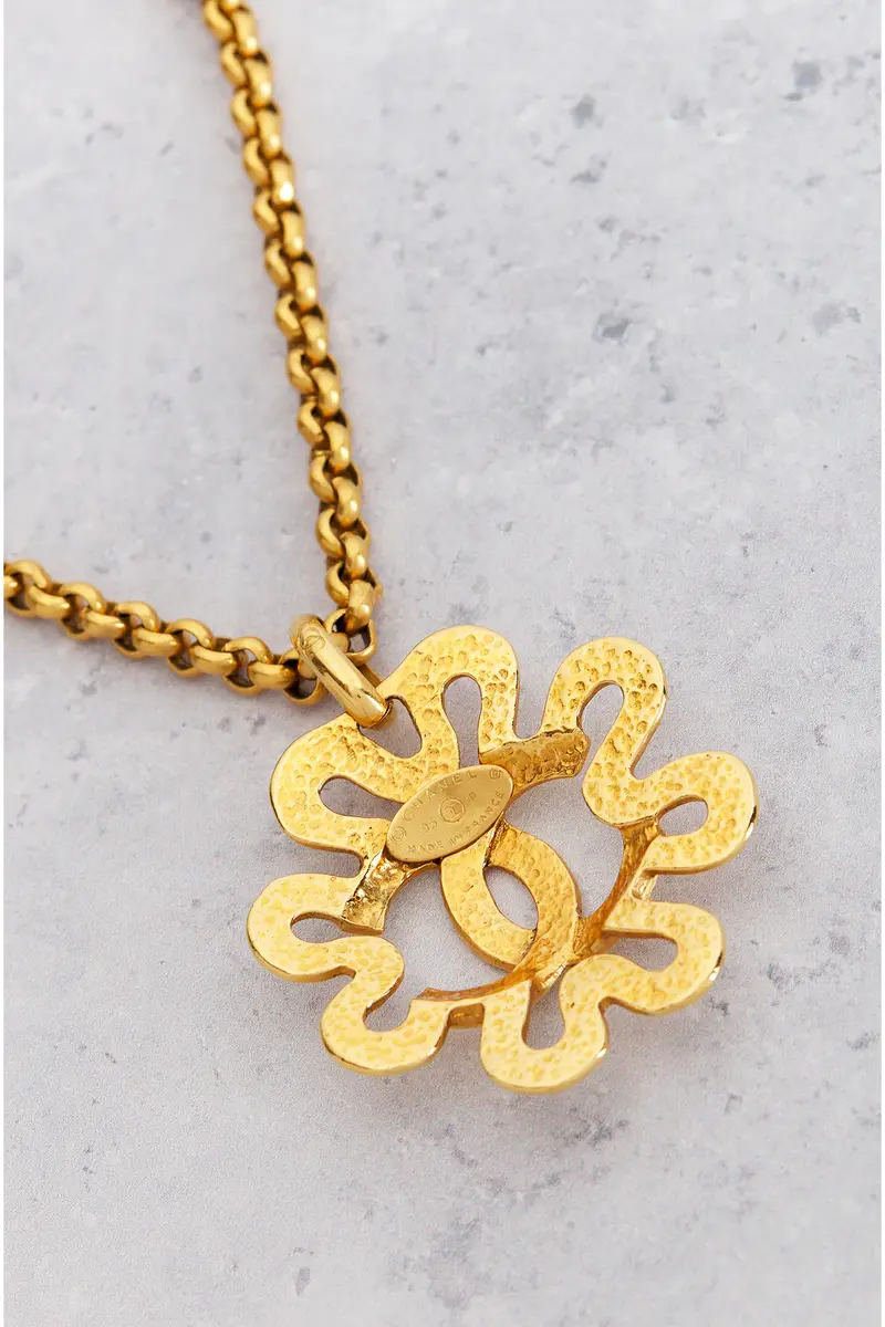 chanel Chanel 1995 CC Flower Necklace | Thumbnail 4 chanel Chanel 1995 CC Flower Necklace | Thumbnail 4