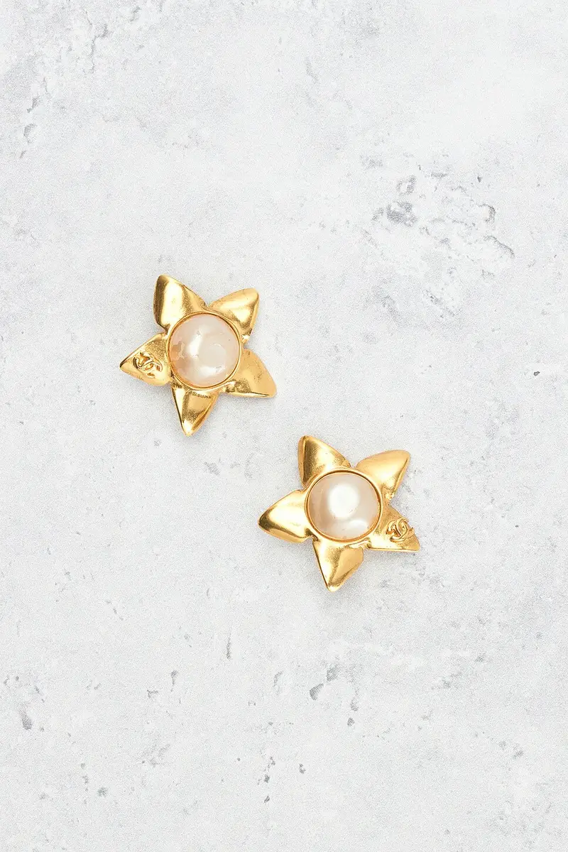 Chanel Chanel 1996 Pearl Star Clip-On Earrings | Thumbnail 2