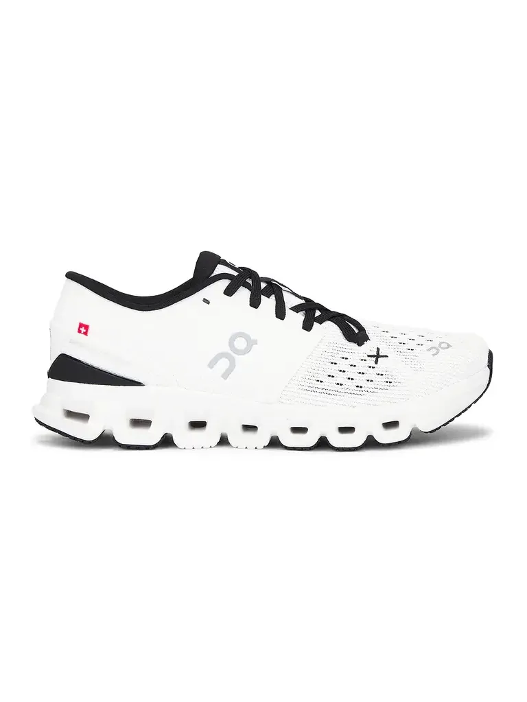ON Cloud X 4 Sneaker