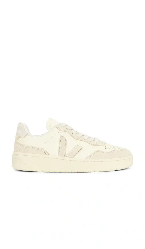 Veja V-90 Sneaker | Image 1 Veja V-90 Sneaker | Image 1