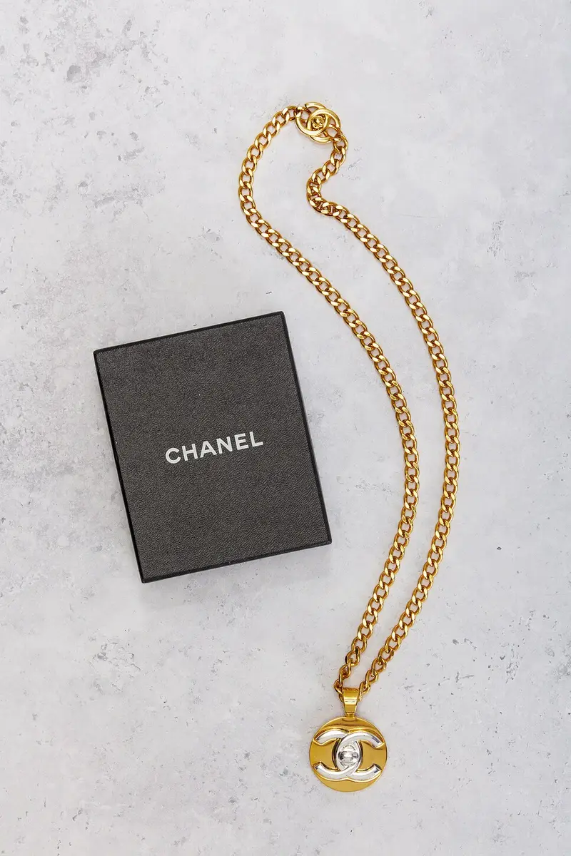 Chanel Chanel 1997 CC Turnlock Necklace | Thumbnail 5 Chanel Chanel 1997 CC Turnlock Necklace | Thumbnail 5