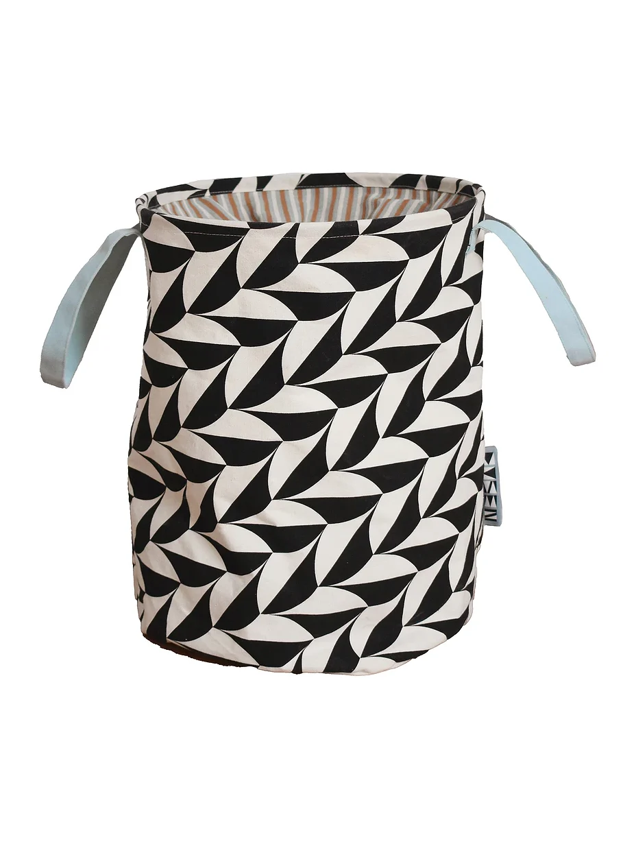 Scallop Canvas Laundry Hamper