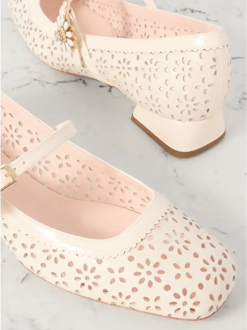 Roger Vivier New Très Vivier Perforated Leather Mary Jane Pumps | Thumbnail 4