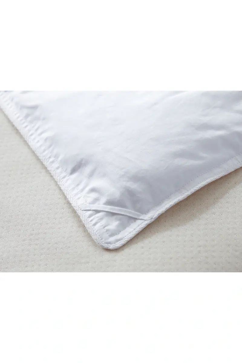 Parachute Midweight Down Alternative Duvet Insert | Thumbnail 2