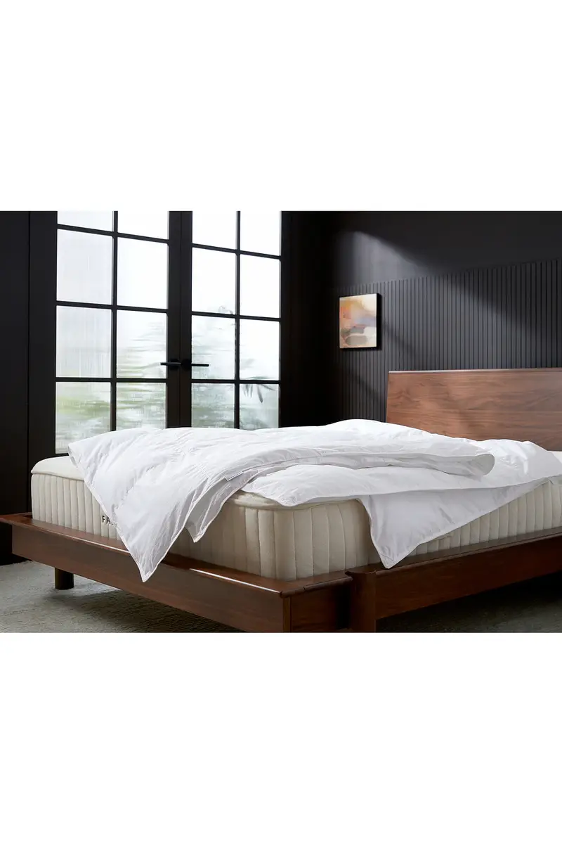 Parachute Midweight Down Alternative Duvet Insert | Thumbnail 5