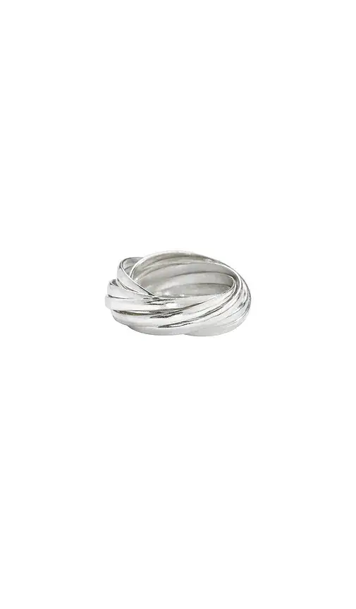 SHASHI Super Vera Ring | Image 1 SHASHI Super Vera Ring | Image 1