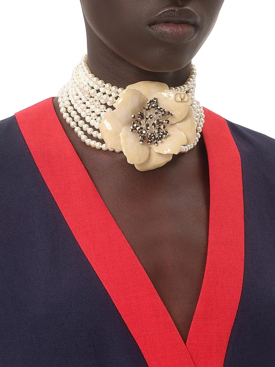 Valentino Garavani Women's Fleur Lumineuse Necklace in Metal, Enamel, Pearls and Fabric - Gold Cream | Thumbnail 2 Valentino Garavani Women's Fleur Lumineuse Necklace in Metal, Enamel, Pearls and Fabric - Gold Cream | Thumbnail 2