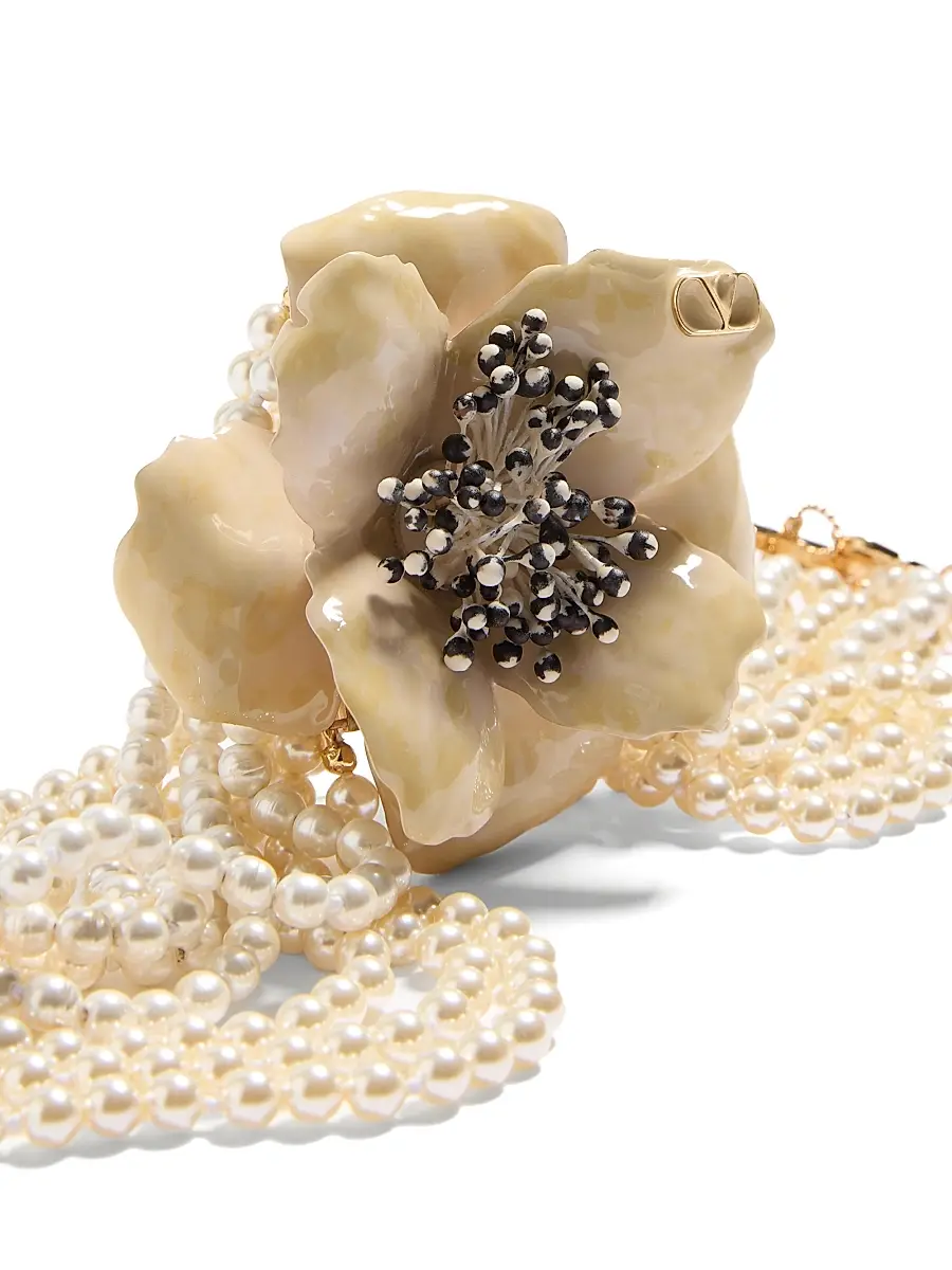 Valentino Garavani Women's Fleur Lumineuse Necklace in Metal, Enamel, Pearls and Fabric - Gold Cream | Thumbnail 4 Valentino Garavani Women's Fleur Lumineuse Necklace in Metal, Enamel, Pearls and Fabric - Gold Cream | Thumbnail 4