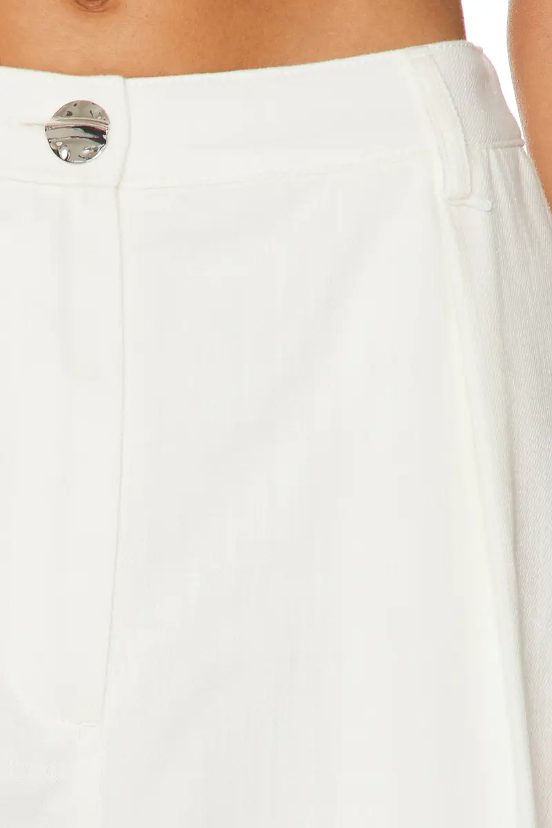 Matthew Bruch Low Rise Pleated Bermuda Short | Thumbnail 6 Matthew Bruch Low Rise Pleated Bermuda Short | Thumbnail 6