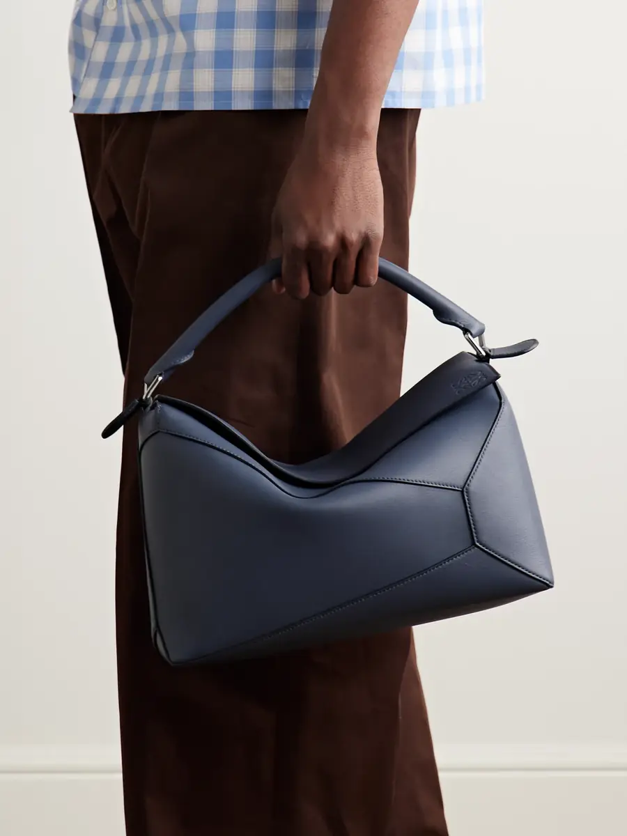 Loewe Puzzle Edge Large Logo-Debossed Leather Messenger Bag - Men | Thumbnail 2 Loewe Puzzle Edge Large Logo-Debossed Leather Messenger Bag - Men | Thumbnail 2